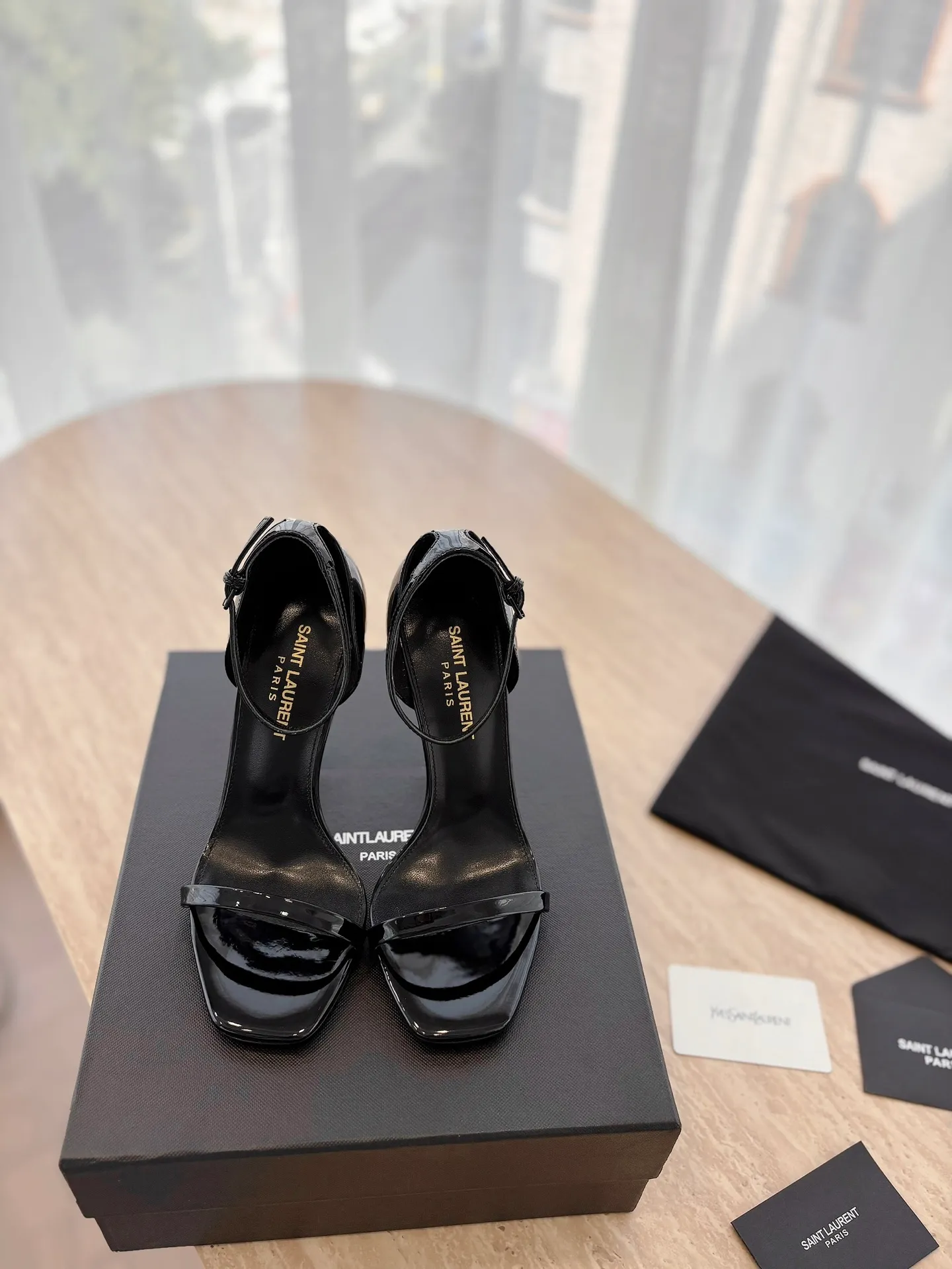 👟👟Ex-factory price 520👟👟 "SAINT LAUREN*" Saint Laurent YSL classic high-heeled shoes and sandals. Only YSL understands women's hearts best and does not accept refutation. It is a super invincible feminine artifact and a must-have for women (z-product full-body customization, own molded hardware accessories, perfect consistency). Compare the differences between pictures and products on the market ✔ Upper: Customized imported calf patent leather ✔Inner lining: imported 🐑 sheepskin ✔Sole: imported genuine leather outsole ✔Heel height: 10.5cm ✔Number of yards: 35-39 (40 can be customized and non-returnable) (Full set of packaging)